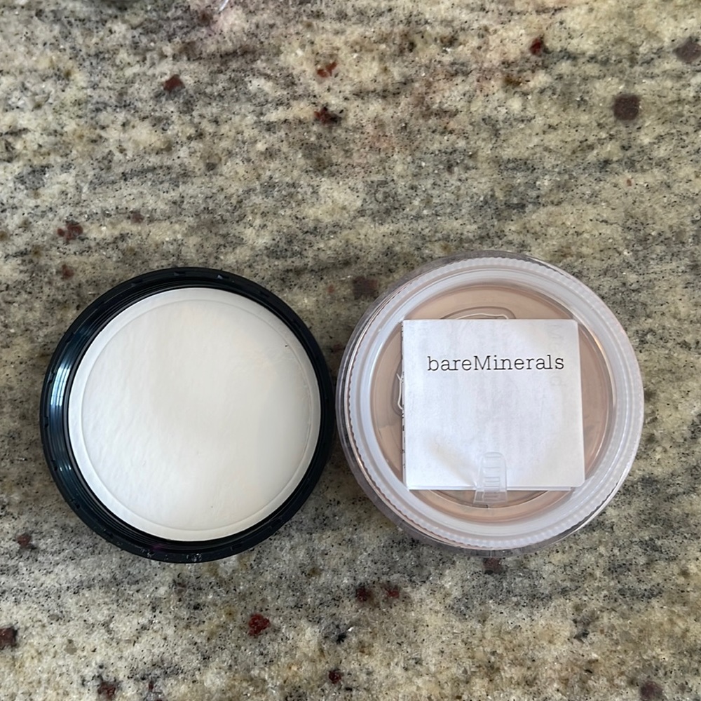 ❤️NEW!!!❤️ BareMinerals Matte Foundation Broad  Spectrum SPF 15. TAN 19.